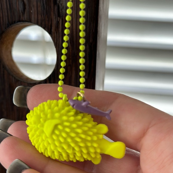 2 Necklaces - Picture 5 of 8